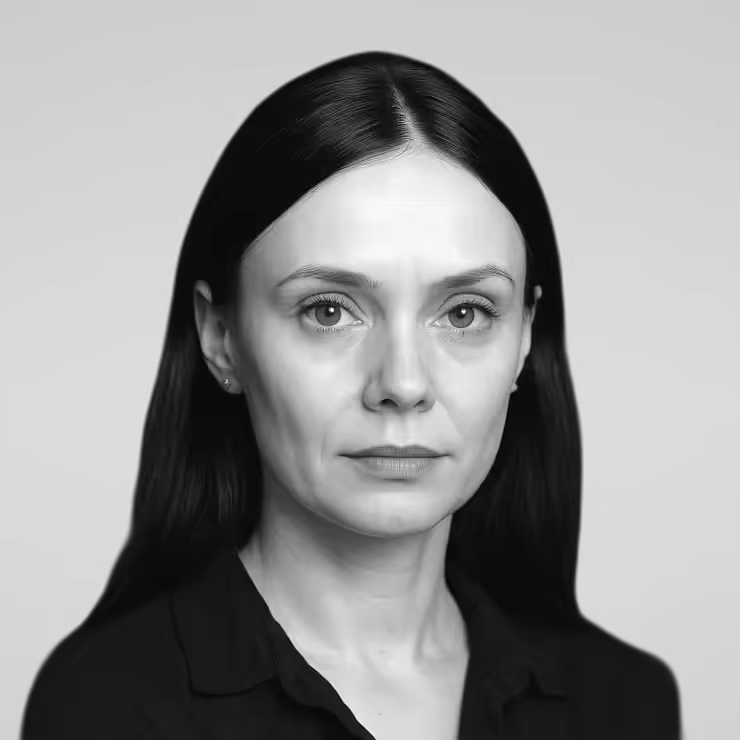 Black and white portrait of Elena Friedmen on a light gray studio background.